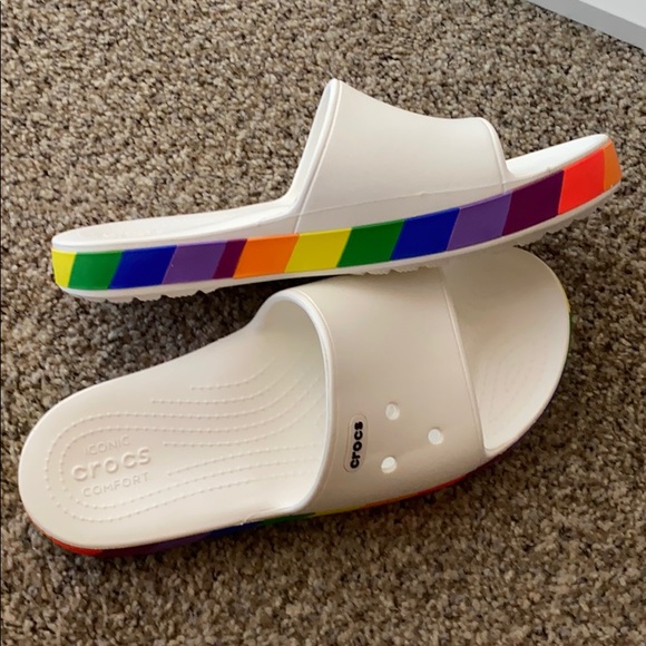 Womanâs limited edition Crocs rainbow block slides - Picture 6 of 9